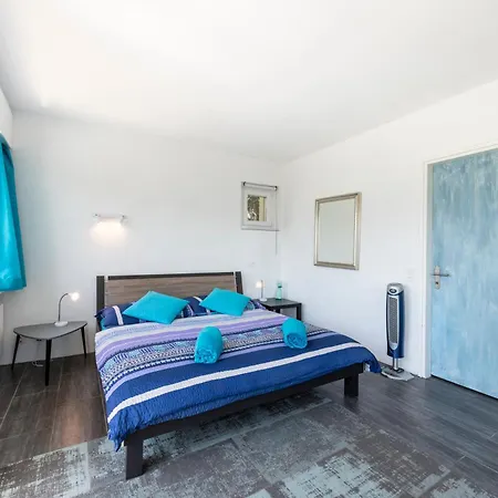 Rainsford Apartment Tenero-Contra